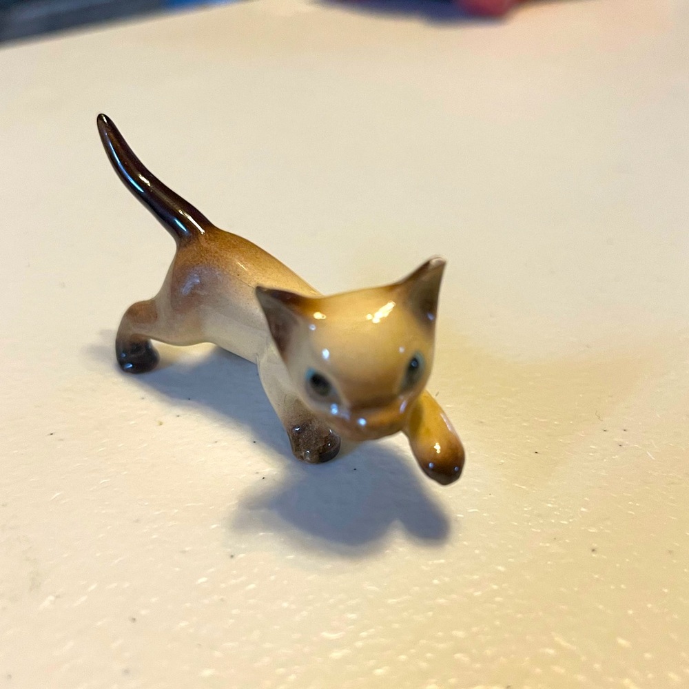 Hagen Renaker retired Siamese cat